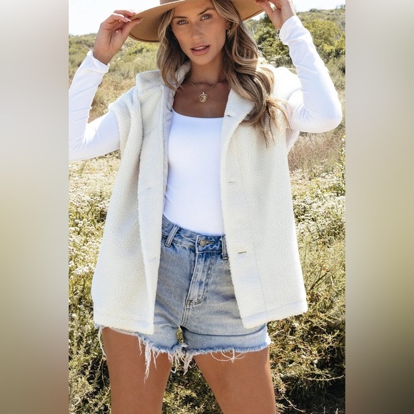 Fuzzy Mock Neck Button Up Vest Coat White